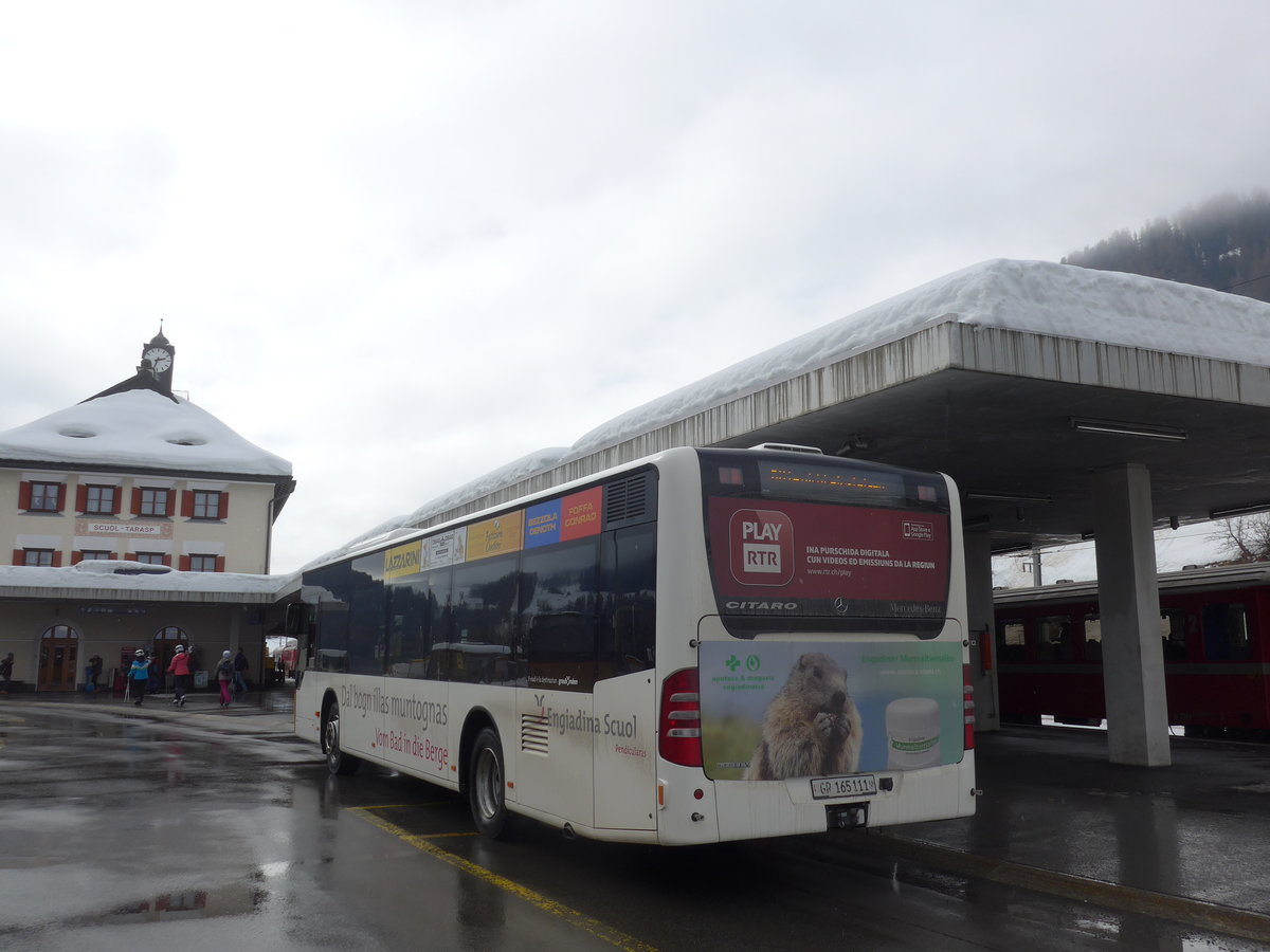 (188'812) - PostAuto Graub�nden - GR 165'111 - Mercedes am 16. Februar 2018 beim Bahnhof Scuol-Tarasp
