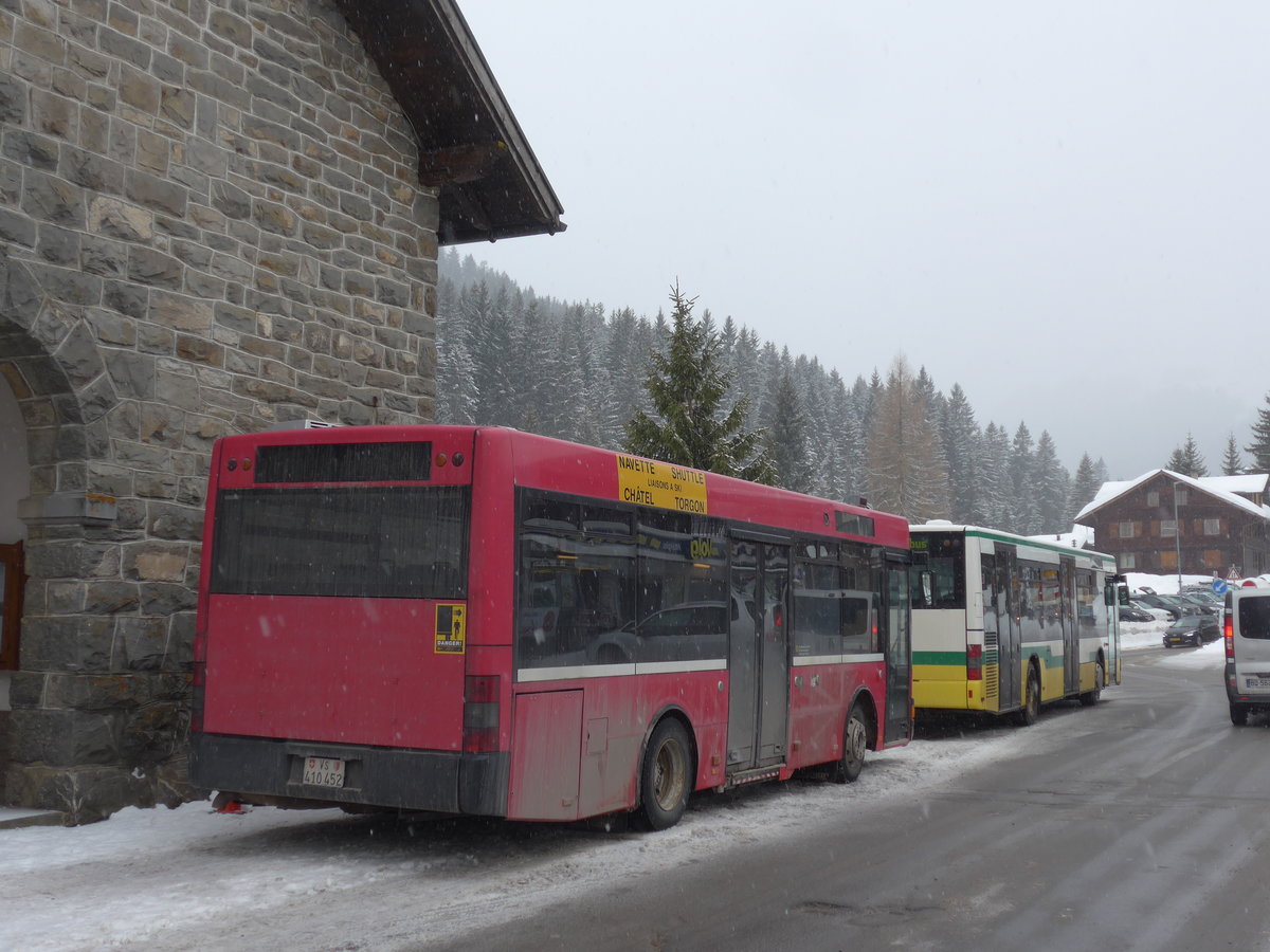 (188'987) - T�l�morgins, Morgins - VS 410'452 - MAN/Berkhof (ex Dysli, Bern Nr. 467; ex Bernmobil, Bern Nr. 452) am 3. M�rz 2018 in Morgins, Place d'Eglise