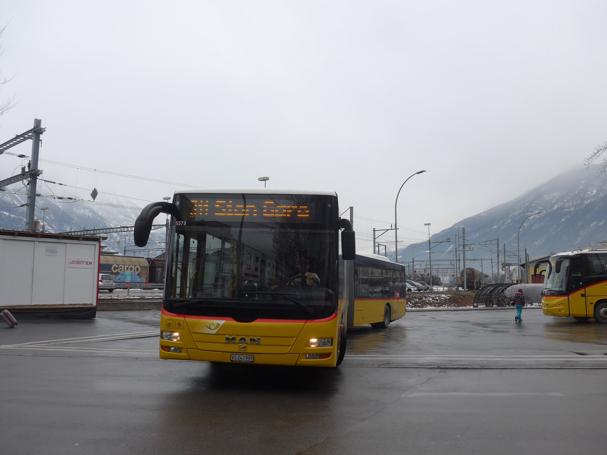 (189'032) - Buchard, Leytron - VS 243'999 - MAN am 3. M�rz 2018 beim Bahnhof Martigny