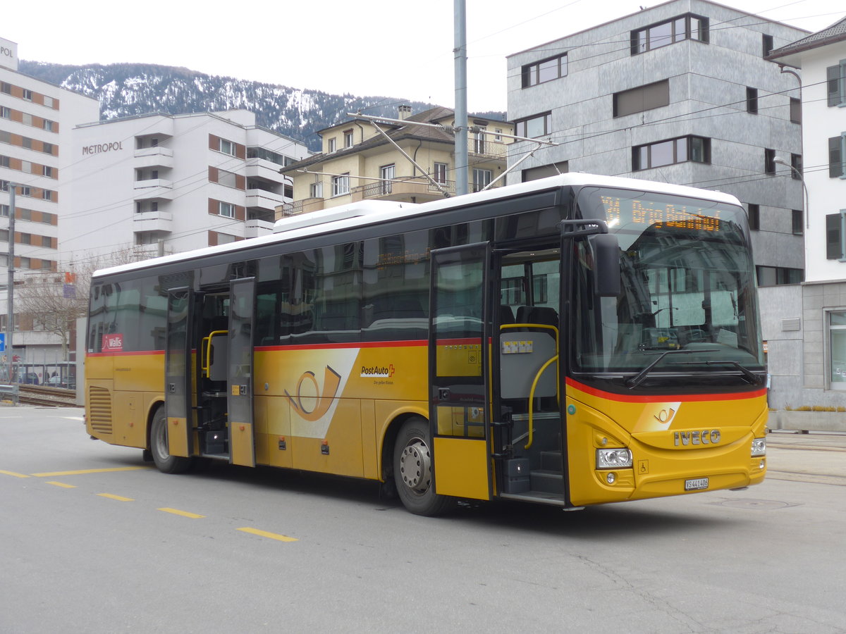(189'060) - PostAuto Wallis - VS 441'406 - Iveco am 3. M�rz 2018 beim Bahnhof Brig