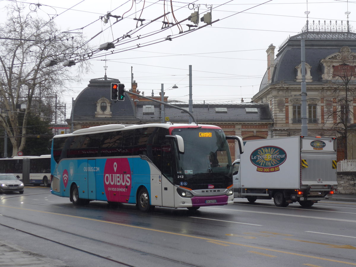 (189'190) - Aus Frankreich: Ouibus, Vitry-sur-Seine - Nr. 212/EH 142 FQ - Setra am 12. M�rz 2018 in Gen�ve, Place des Vingt-Deux-Cantons 