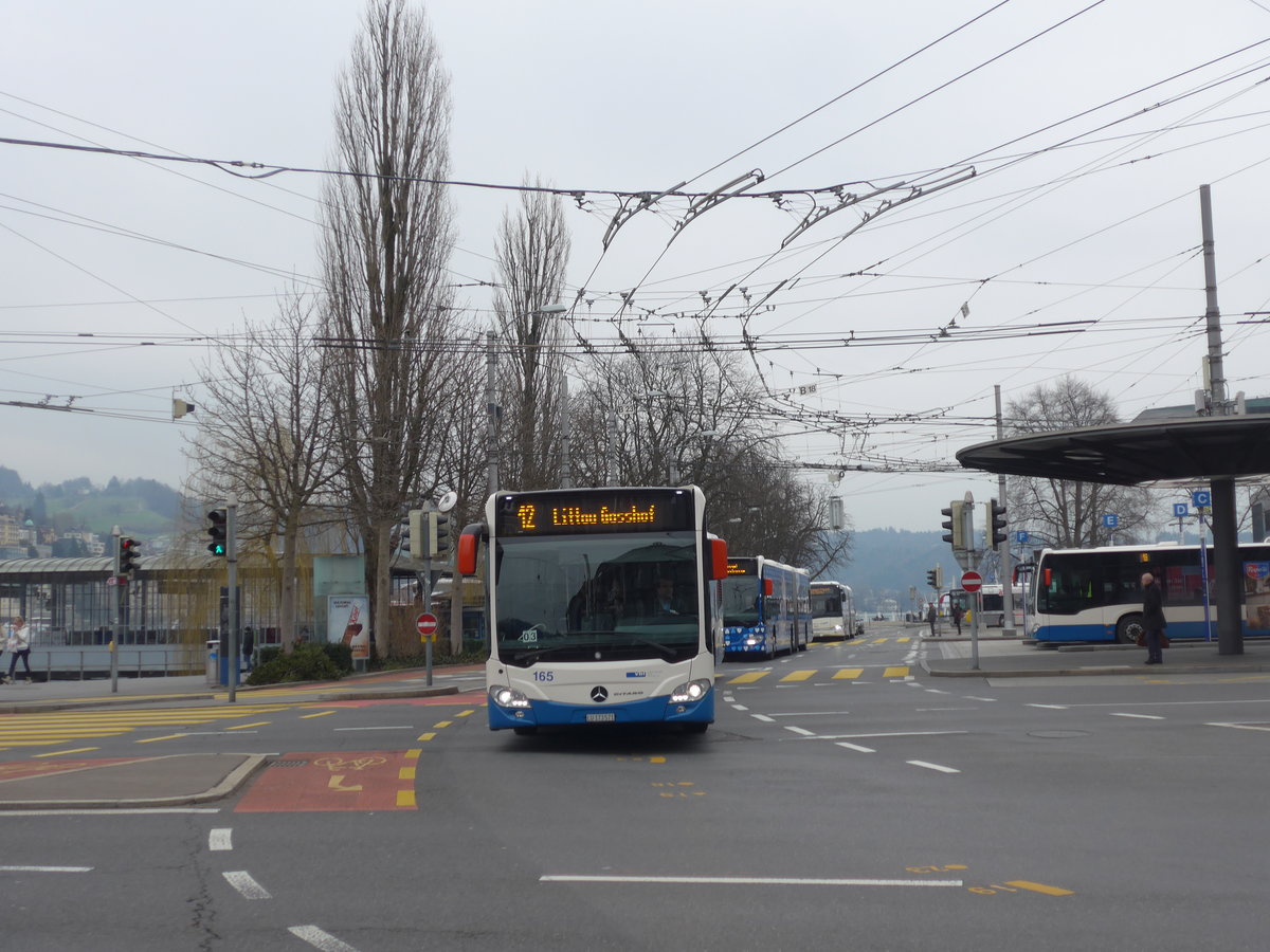 (189'332) - VBL Luzern - Nr. 165/LU 173'571 - Mercedes am 17. M�rz 2018 beim Bahnhof Luzern