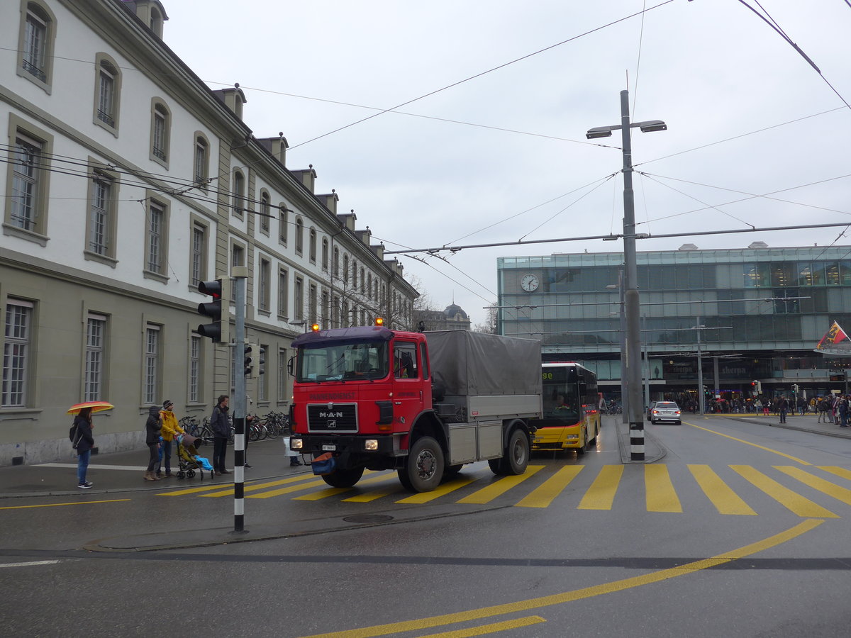 (189'438) - Bernmobil, Bern - Nr. 94/BE 3869 U - MAN am 17. M�rz 2018 beim Bahnhof Bern
