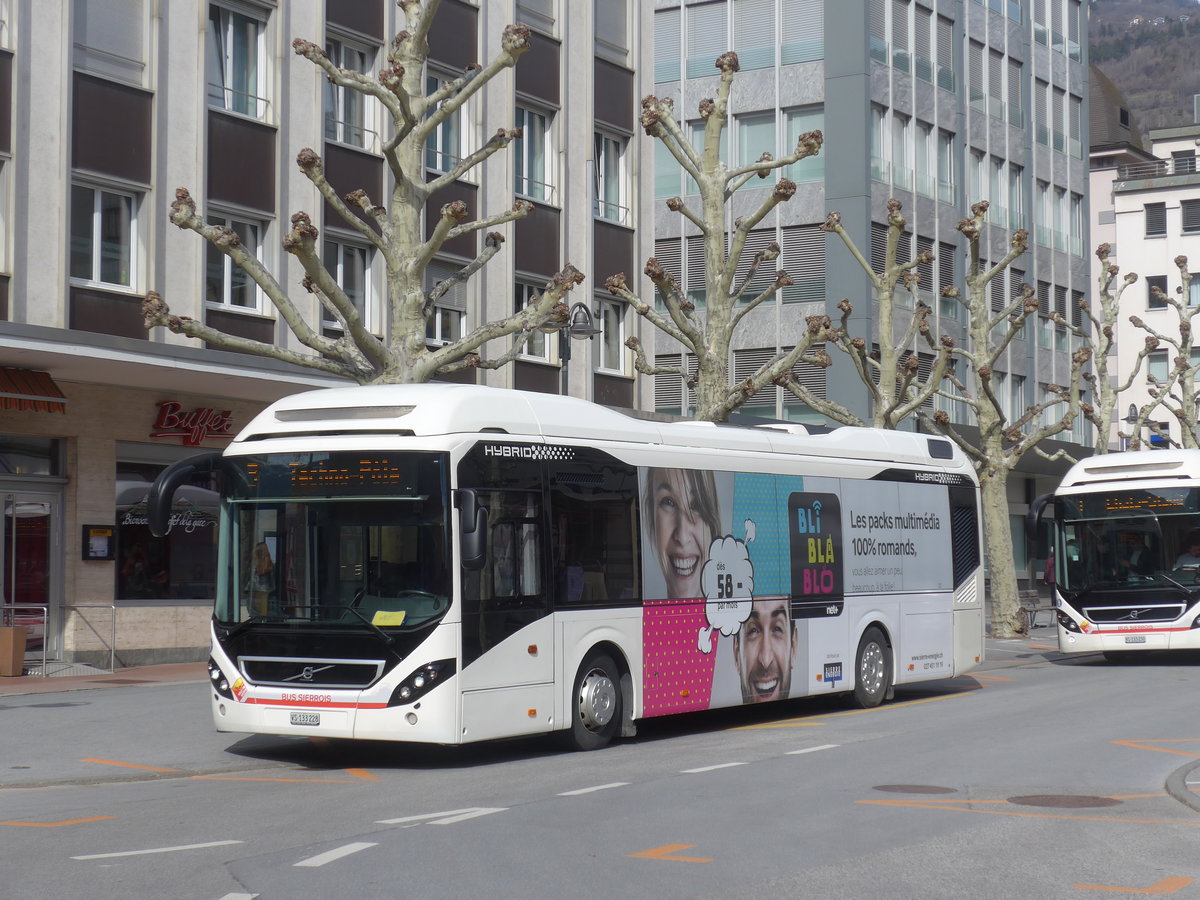 (189'720) - BS Sierre - VS 133'228 - Volvo am 30. M�rz 2018 beim Bahnhof Sierre
