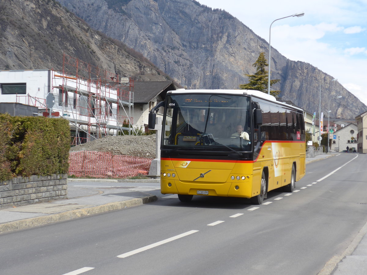 (189'741) - Buchard, Leytron - Nr. 111/VS 181'090 - Volvo am 30. M�rz 2018 in Leytron, Route de Saillon