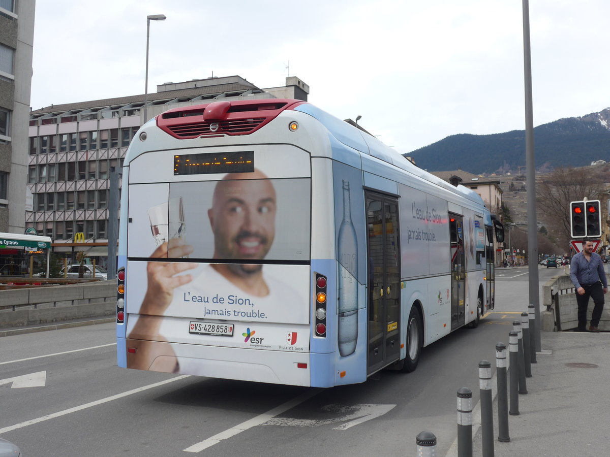 (189'769) - PostAuto Wallis - Nr. 70/VS 428'858 - Volvo am 30. M�rz 2018 beim Bahnhof Sion