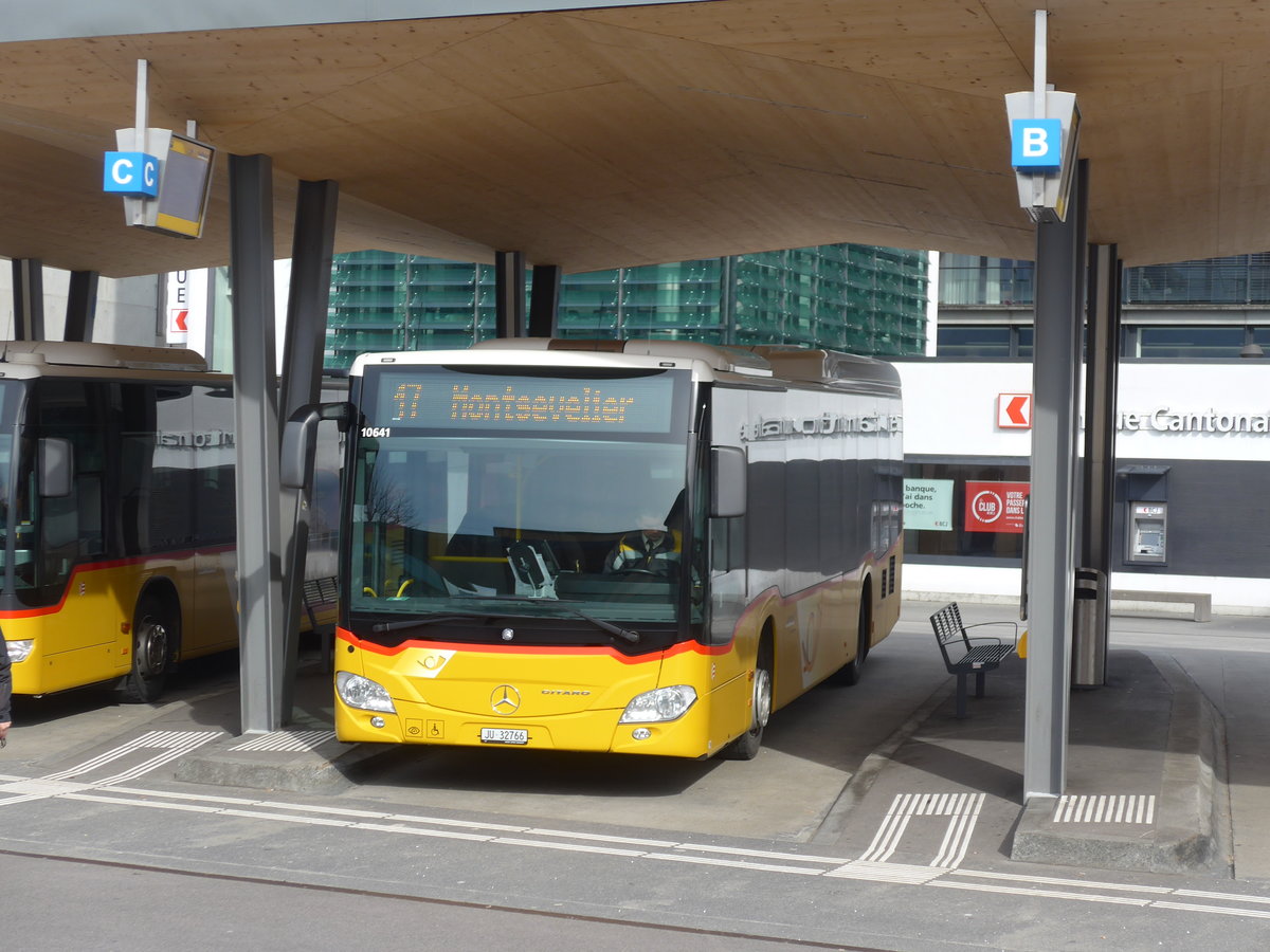 (189'873) - CarPostal Ouest - JU 32'766 - Mercedes (ex Nr. 26) am 2. April 2018 beim Bahnhof Del�mont