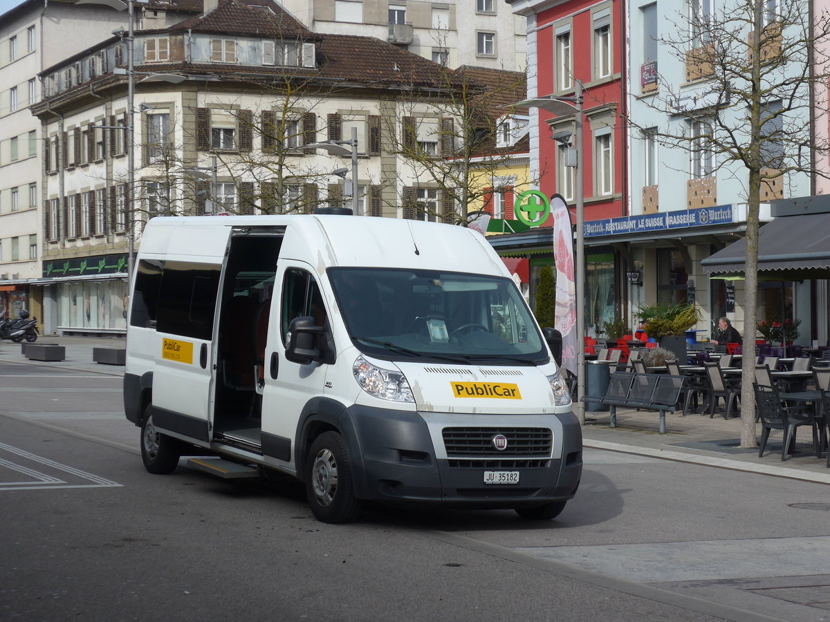 (189'875) - CarPostal Ouest - JU 35'182 - Fiat am 2. April 2018 beim Bahnhof Del�mont