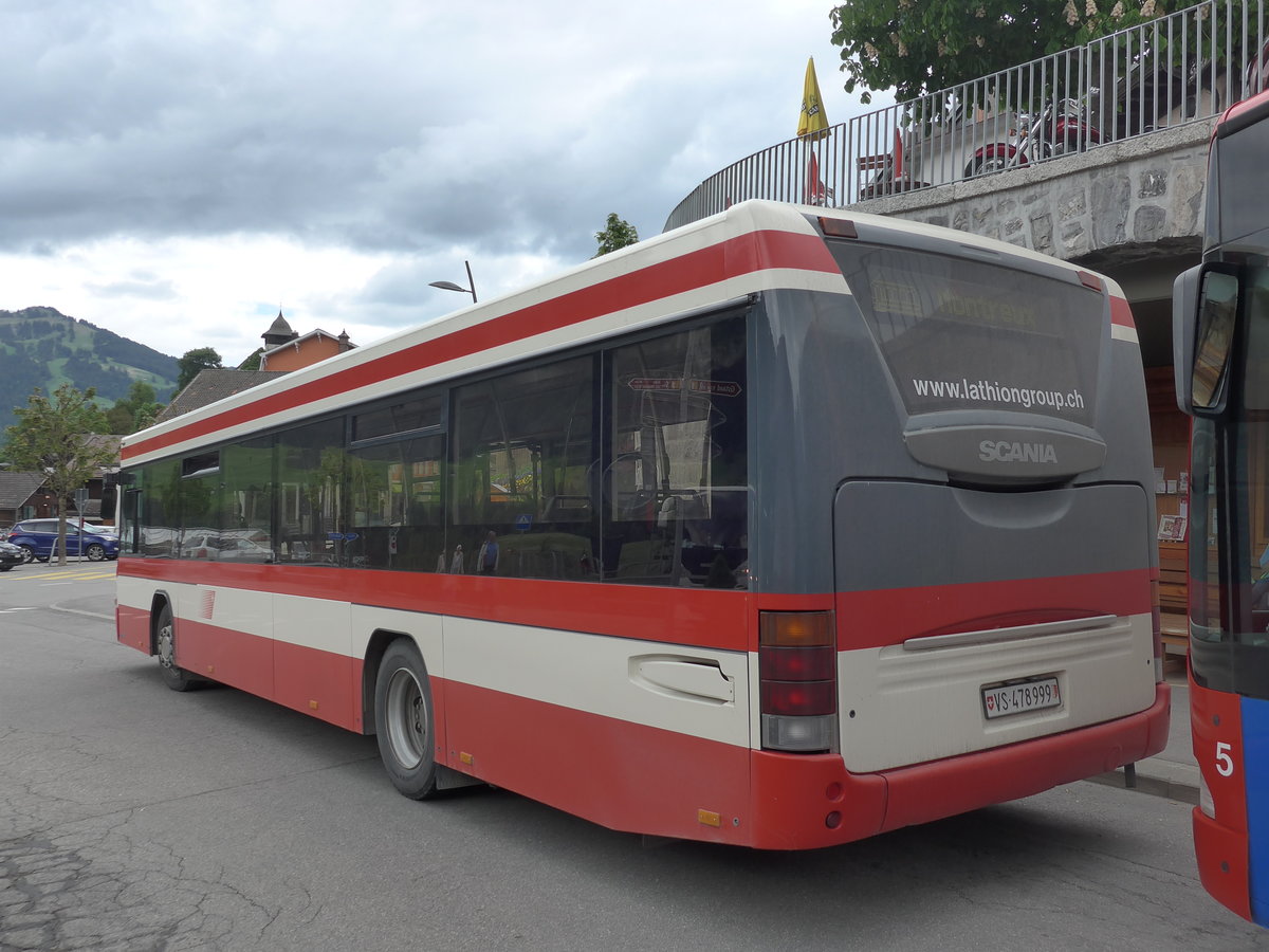 (193'281) - Lathion, Sion - Nr. 26/VS 478'999 - Scania/Hess (ex AAGS Schwyz Nr. 12) am 21. Mai 2018 beim Bahnhof Ch�teau-d'Oex