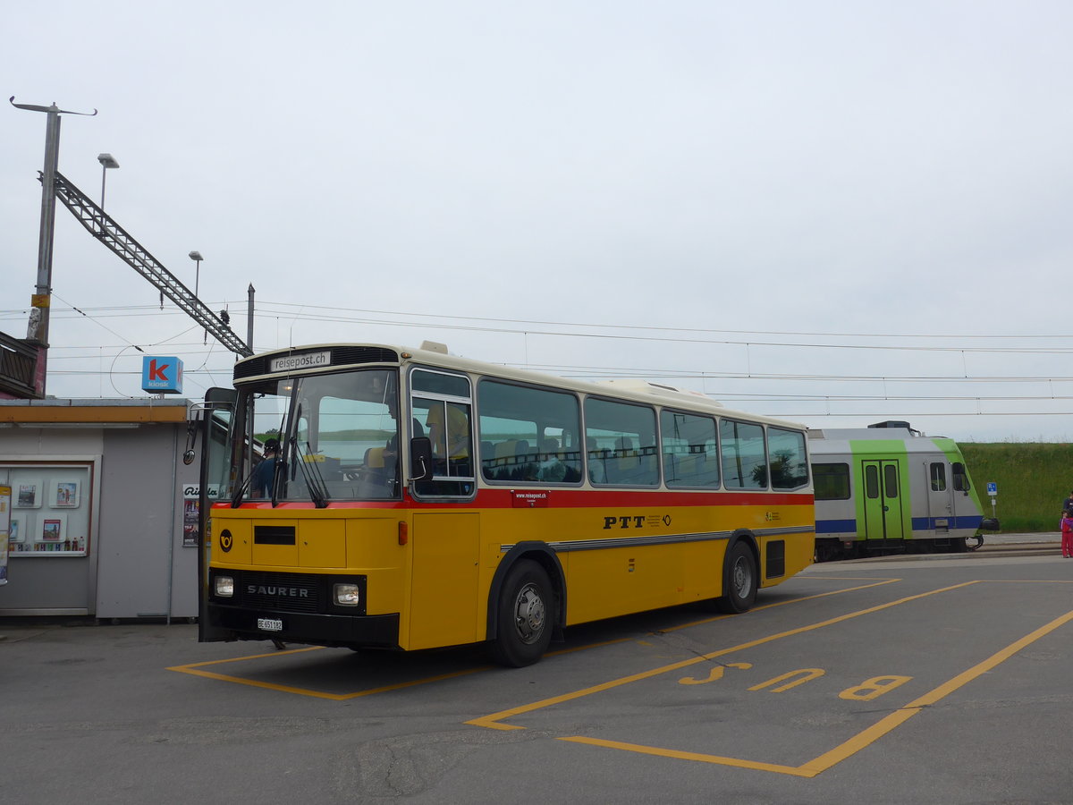 (193'658) - Bernair, M�nsingen - BE 651'182 - Saurer/T�scher (ex Schebath, Lauerz; ex Albin, F�llanden; ex Heim, Flums) am 3. Juni 2018 beim Bahnhof Biglen