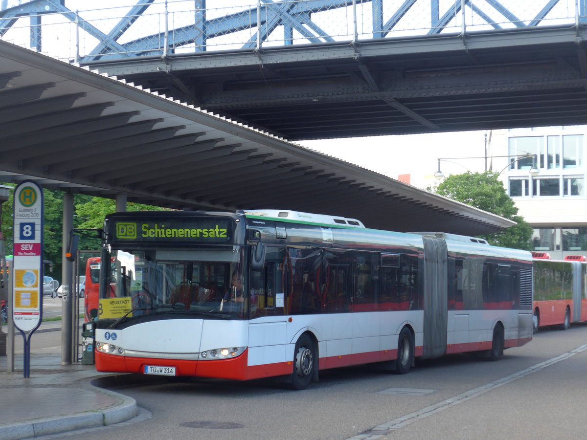 (194'106) - Weiss, Rottenburg - T�-W 314 - Solaris am 18. Juni 2018 beim Bahnhof Freiburg