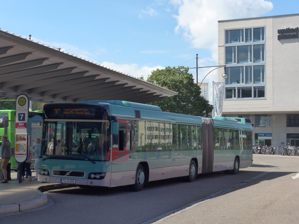(194'172) - Weiss, Rottenburg - T�-W 355 - Volvo (ex Bender, Ehringshausen) am 18. Juni 2018 beim Bahnhof Freiburg