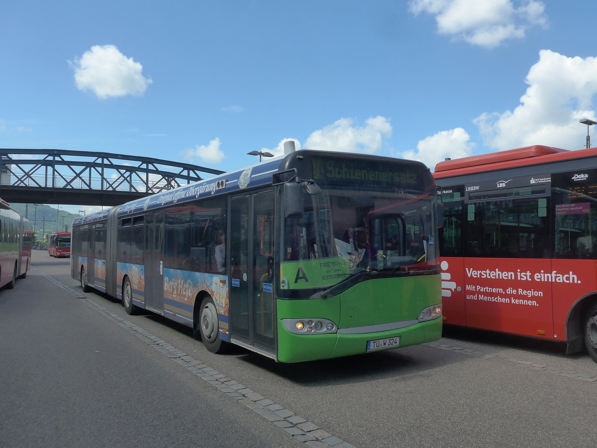 (194'187) - Weiss, Rottenburg - T�-W 324 - Solaris am 18. Juni 2018 beim Bahnhof Freiburg