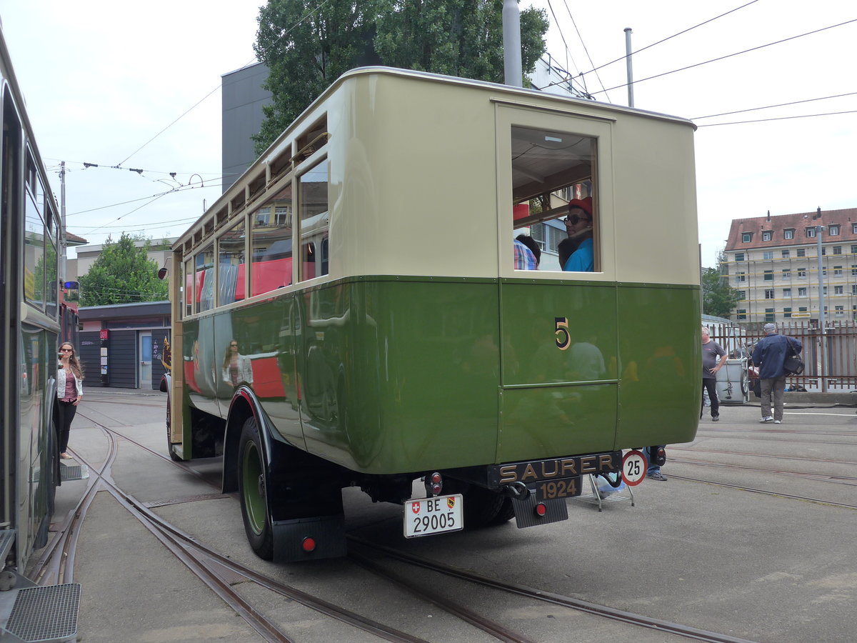 (194'361) - SVB Bern (Bernmobil historique) - Nr. 5/BE 29'005 - Saurer am 24. Juni 2018 in Bern, Weissenb�hl