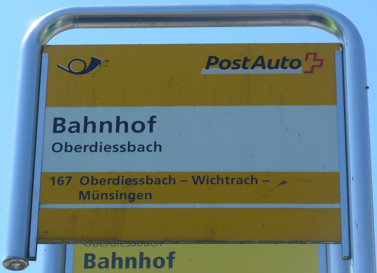 (194'492) - PostAuto-Haltestellenschild - Oberdiessbach, Bahnhof - am 1. Juli 2018