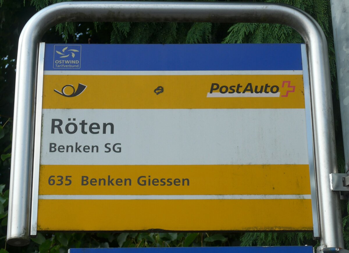 (194'530) - PostAuto-Haltestellenschild - Benken SG, R�ten - am 7. Juli 2018