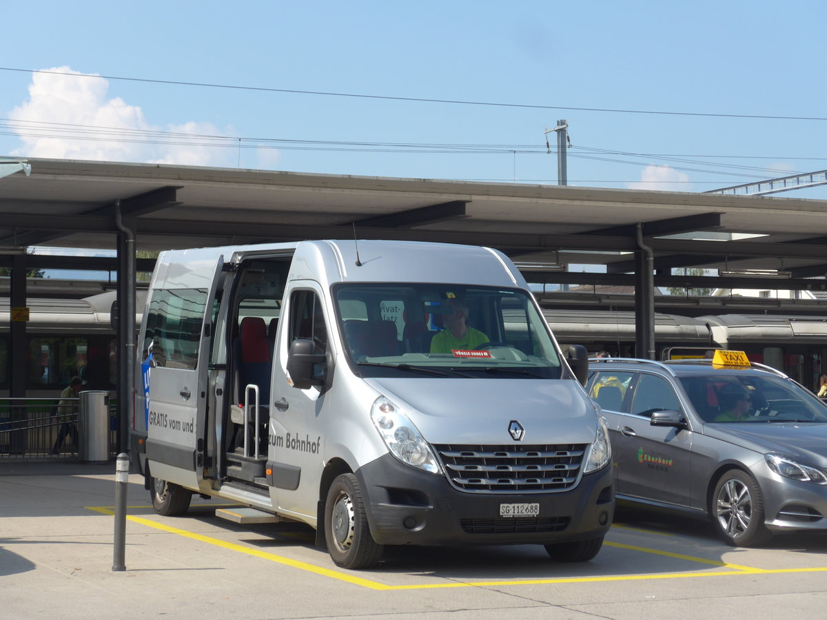 (194'543) - V�gele, Uznach - SG 112'688 - Renault am 7. Juli 2018 beim Bahnhof Uznach