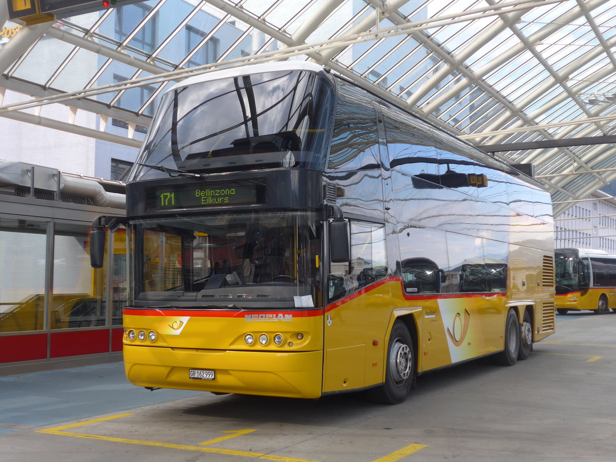 (194'790) - PostAuto Graub�nden - GR 162'999 - Neoplan am 15. Juli 2018 in Chur, Postautostation