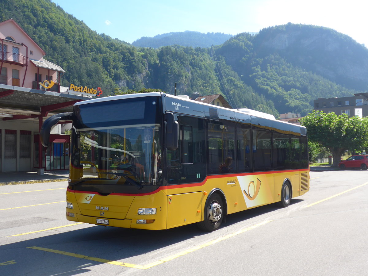(195'240) - AVG Meiringen - Nr. 62/BE 407'862 - MAN/G��pel am 29. Juli 2018 in Meiringen, Postautostation