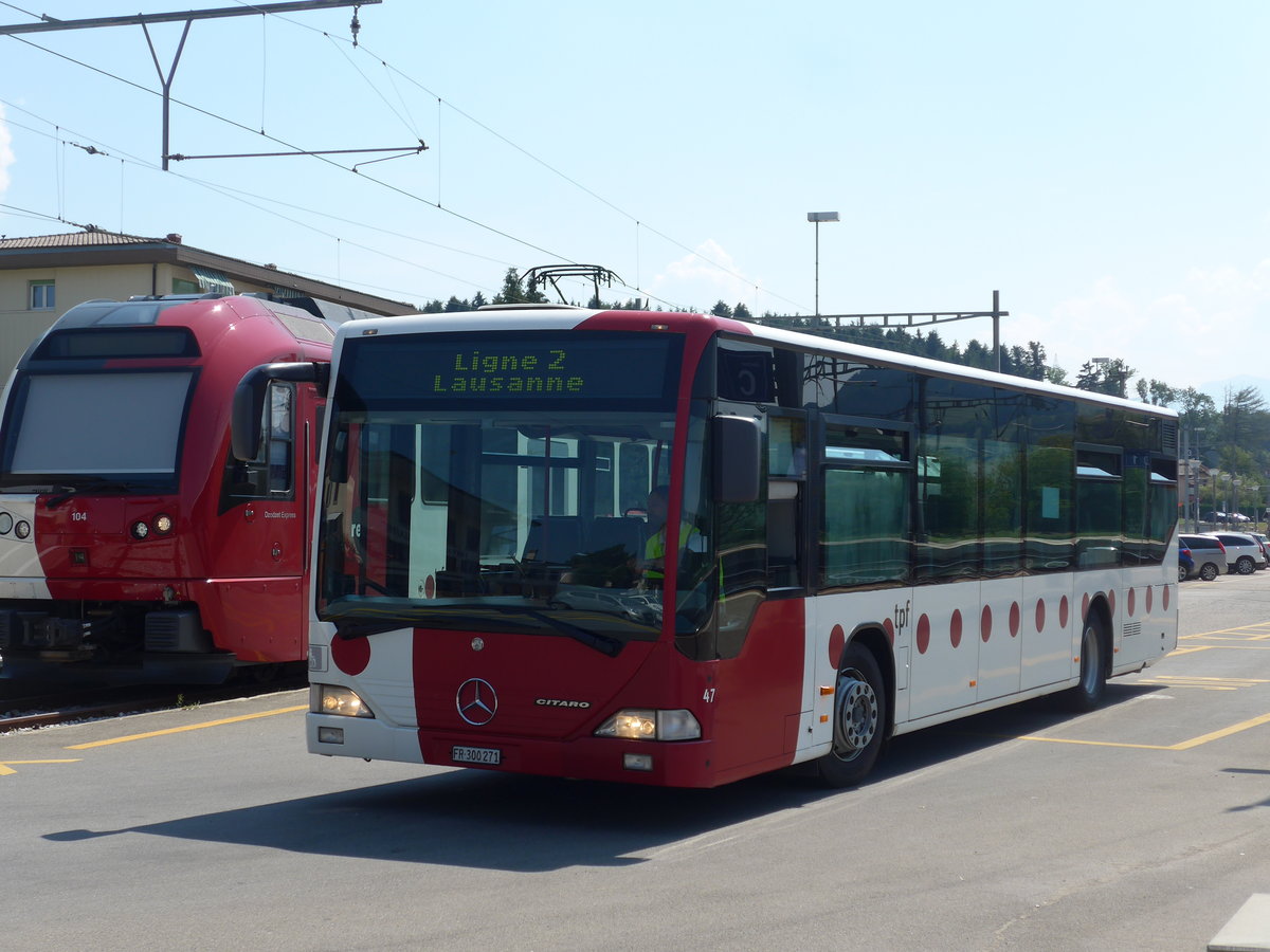 (195'587) - TPF Fribourg - Nr. 47/FR 300'271 - Mercedes am 5. August 2018 beim Bahnhof Pal�zieux