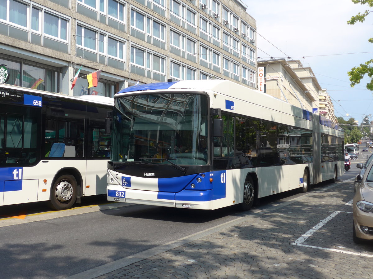 (195'750) - TL Lausanne - Nr. 832 - Hess/Hess Gelenktrolleybus am 6. August 2018 beim Bahnhof Lausanne