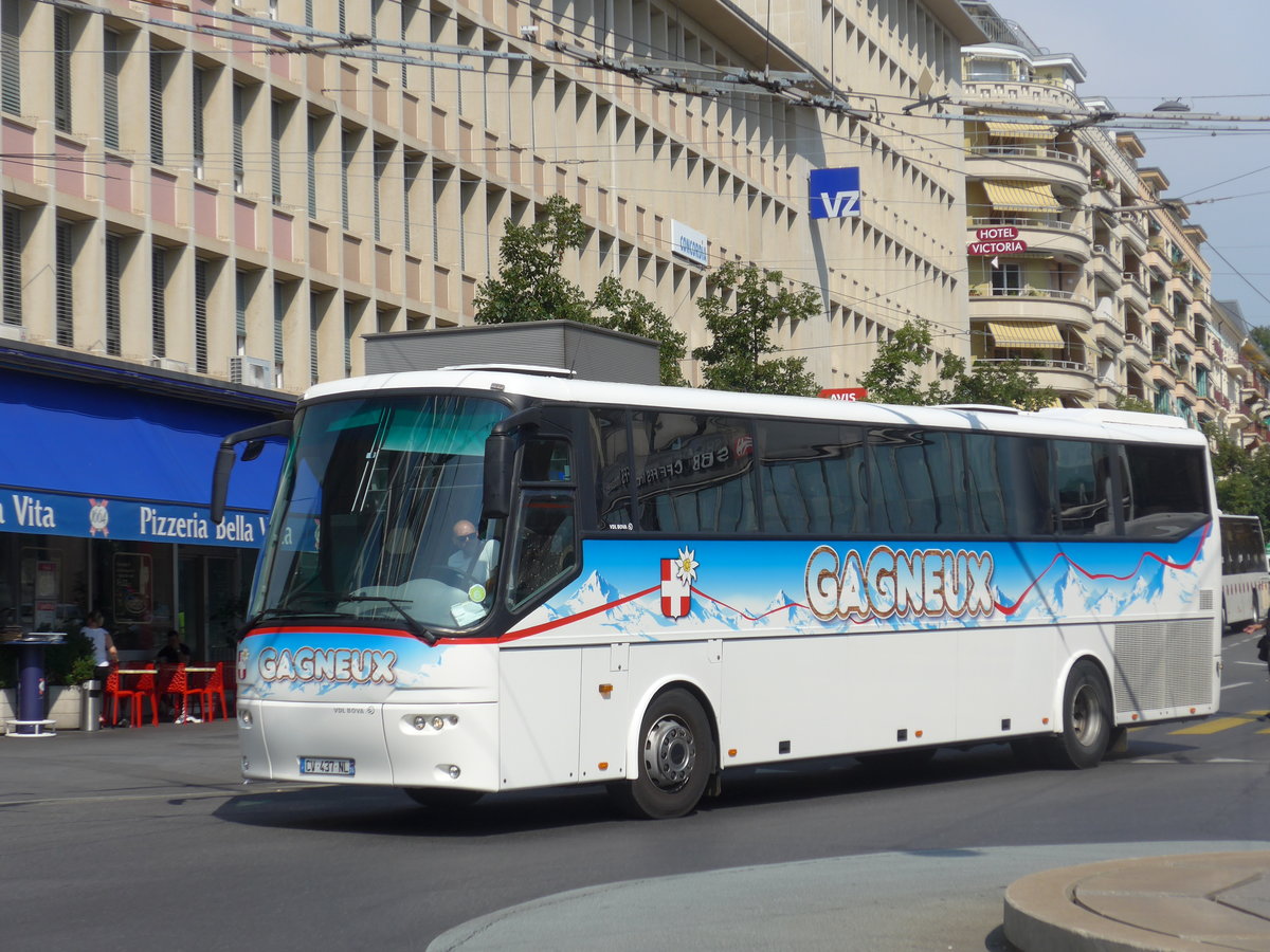 (195'773) - Aus Frankreich: Gagneux, Vall�e d'Abondance - CV 437 NL - Bova am 6. August 2018 beim Bahnhof Lausanne