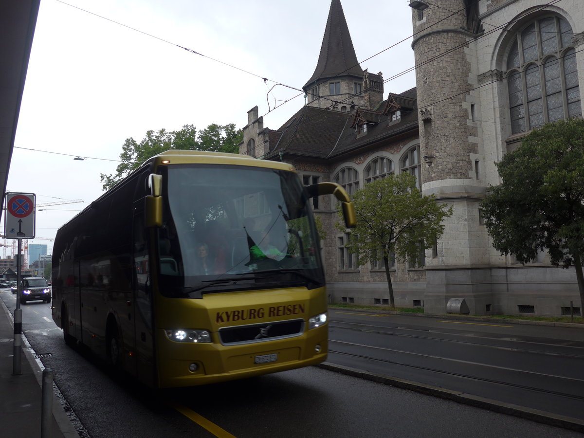 (196'253) - Kyburg Reisen, Effretikon - ZH 672'831 - Volvo am 1. September 2018 beim Bahnhof Z�rich