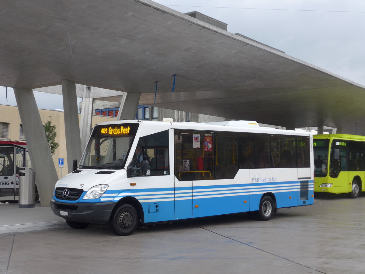 (196'309) - RTB Altst�tten - Nr. 19/SG 312'928 - Mercedes/Kutsenits am 1. September 2018 beim Bahnhof Buchs