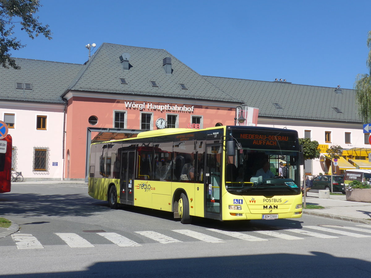 (196'964) - PostBus - BD 12'968 - MAN am 12. September 2018 beim Bahnhof W�rgl