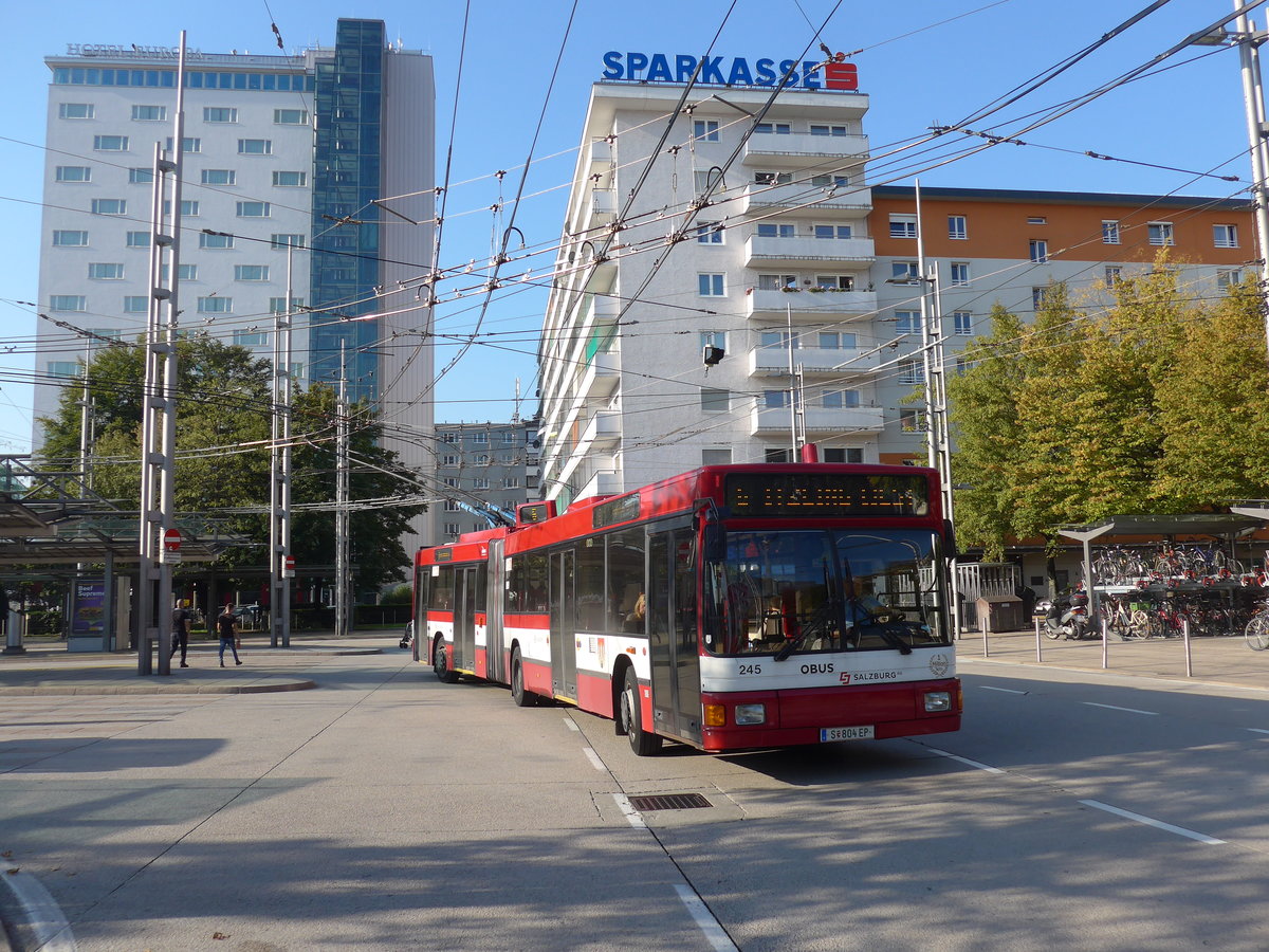 (197'073) - OBUS Salzburg - Nr. 245/S 804 EP - Gr�f&Stift Gelenktrolleybus (ex Nr. 9765) am 13. September 2018 beim Bahnhof Salzburg