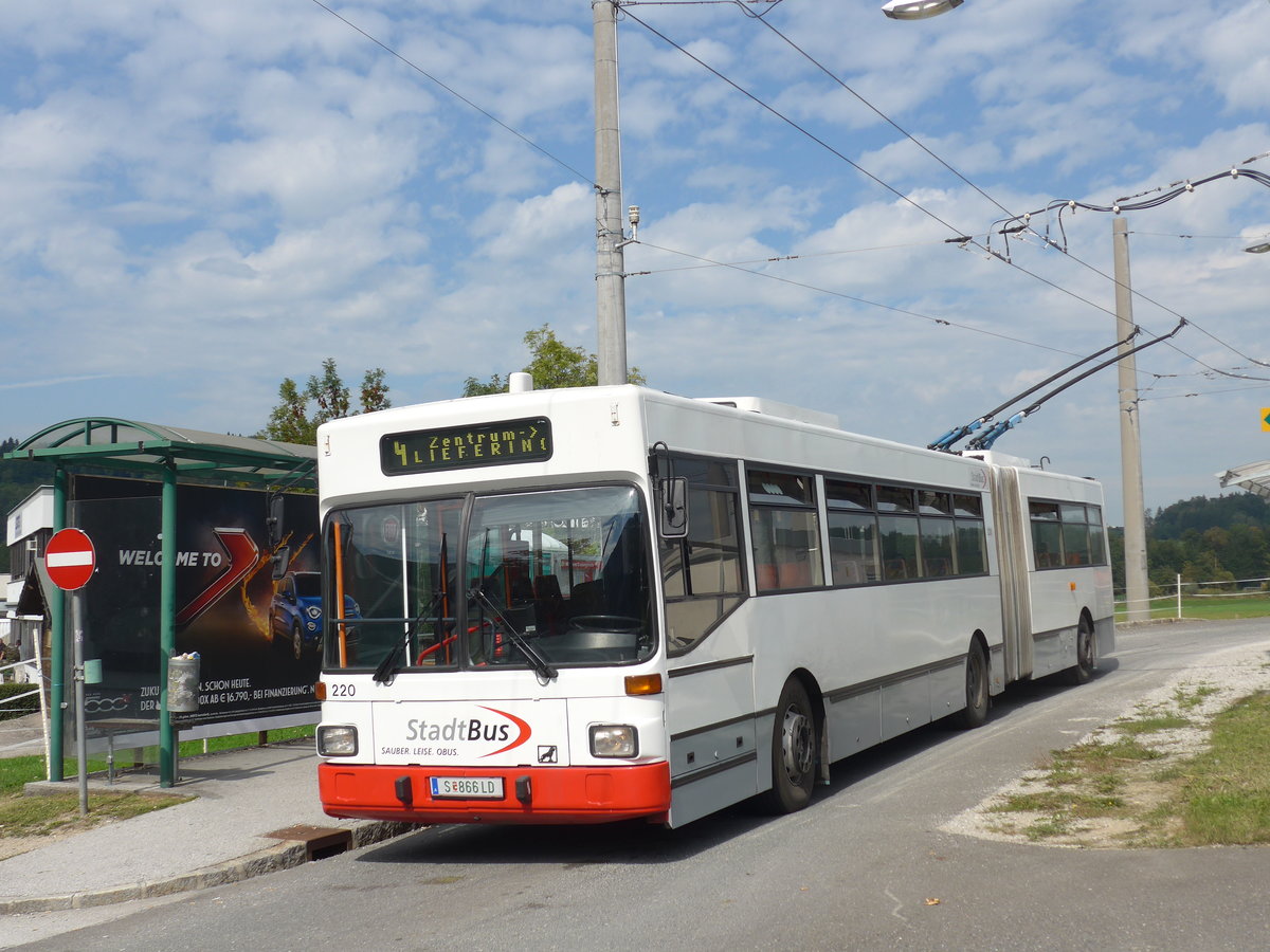 (197'159) - StadtBus, Salzburg (POS) - Nr. 220/S 866 LD - Gr�f&Stift Gelenktrolleybus (ex MVG Karpfenberg Nr. 25) am 13. September 2018 in Mayrwies, Daxluegstrasse