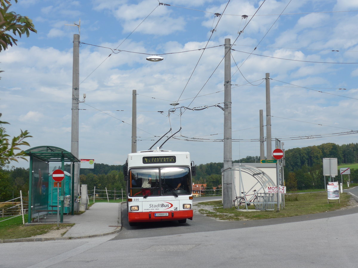 (197'163) - StadtBus, Salzburg (POS) - Nr. 220/S 866 LD - Gr�f&Stift Gelenktrolleybus (ex MVG Karpfenberg Nr. 25) am 13. September 2018 in Mayrwies, Daxluegstrasse
