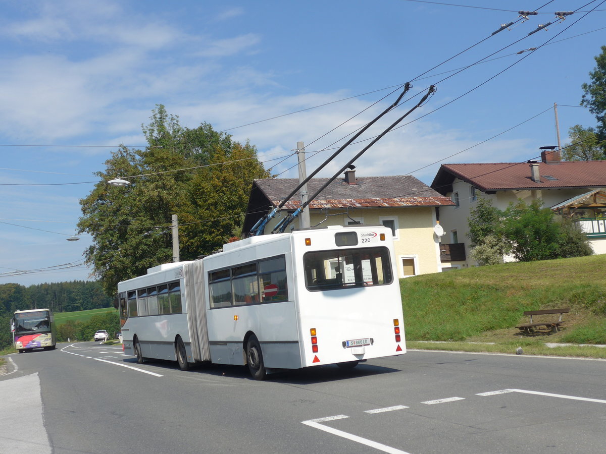 (197'215) - StadtBus, Salzburg (POS) - Nr. 220/S 866 LD - Gr�f&Stift Gelenktrolleybus (ex MVG Karpfenberg Nr. 25) am 13. September 2018 in Mayrwies, Daxluegstrasse