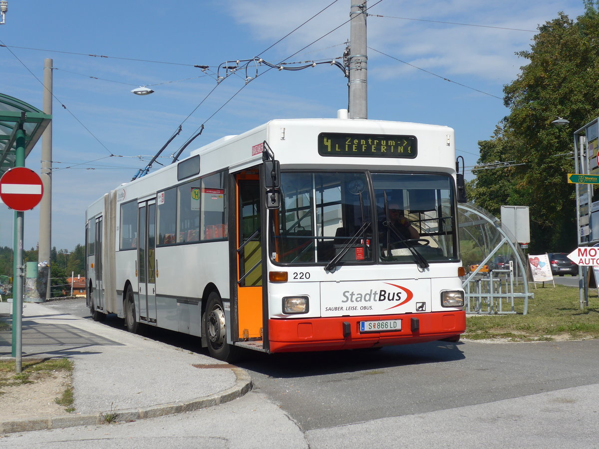 (197'217) - StadtBus, Salzburg (POS) - Nr. 220/S 866 LD - Gr�f&Stift Gelenktrolleybus (ex MVG Karpfenberg Nr. 25) am 13. September 2018 in Mayrwies, Daxluegstrasse