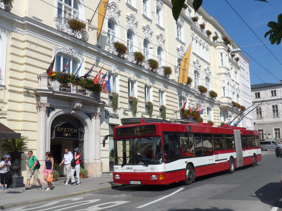 (197'230) - OBUS Salzburg - Nr. 241/S 800 EP - Gr�f&Stift Gelenktrolleybus (ex Nr. 9661) am 13. September 2018 in Salzburg, Makartplatz