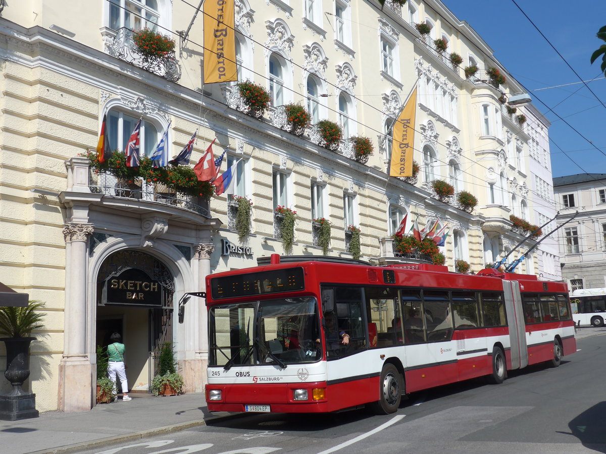 (197'231) - OBUS Salzburg - Nr. 245/S 804 EP - Gr�f&Stift Gelenktrolleybus (ex Nr. 9765) am 13. September 2018 in Salzburg, Makartplatz