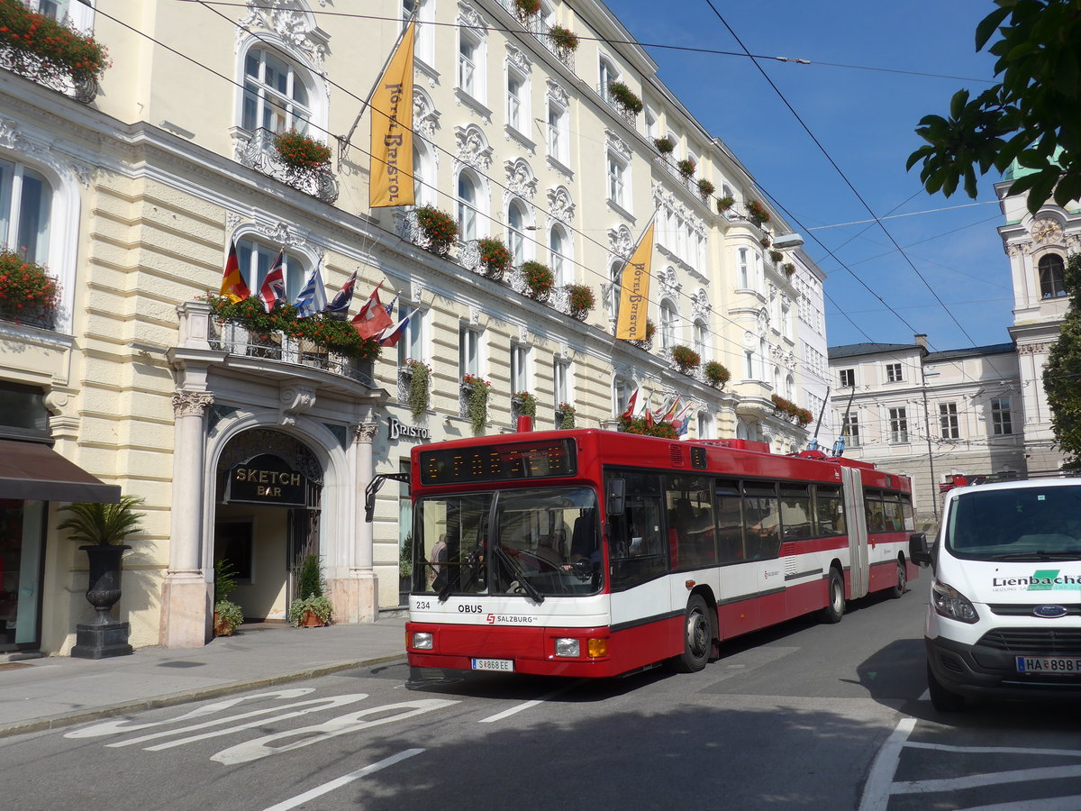 (197'249) - OBUS Salzburg - Nr. 234/S 868 EE - Gr�f&Stift Gelenktrolleybus (ex 9574) am 13. September 2018 in Salzburg, Makartplatz