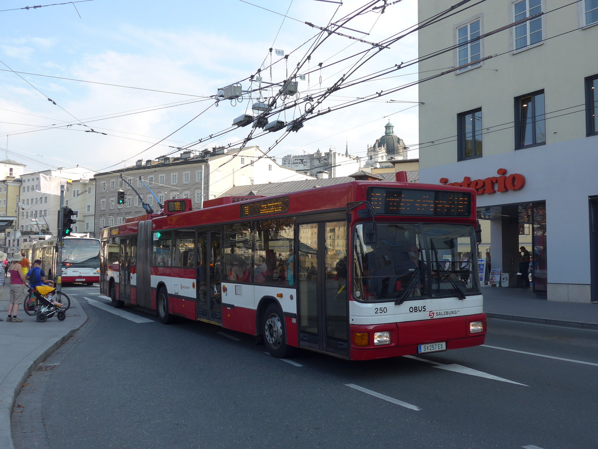 (197'327) - OBUS Salzburg - Nr. 250/S 257 EX - Gr�f&Stift Gelenktrolleybus (ex Nr. 9770) am 13. September 2018 in Salzburg, Hanuschplatz