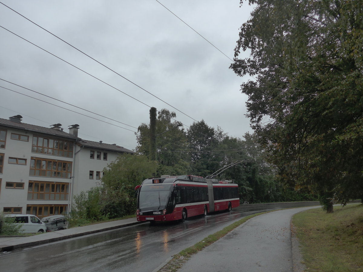 (197'421) - OBUS Salzburg - Nr. 333/S 896 SJ - Solaris Gelenktrolleybus am 14. September 2018 beim Bahnhof Salzburg S�d