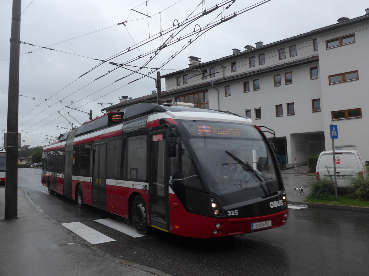 (197'436) - OBUS Salzburg - Nr. 325/S 816 PZ - Solaris Gelenktrolleybus am 14. September 2018 beim Bahnhof Salzburg S�d