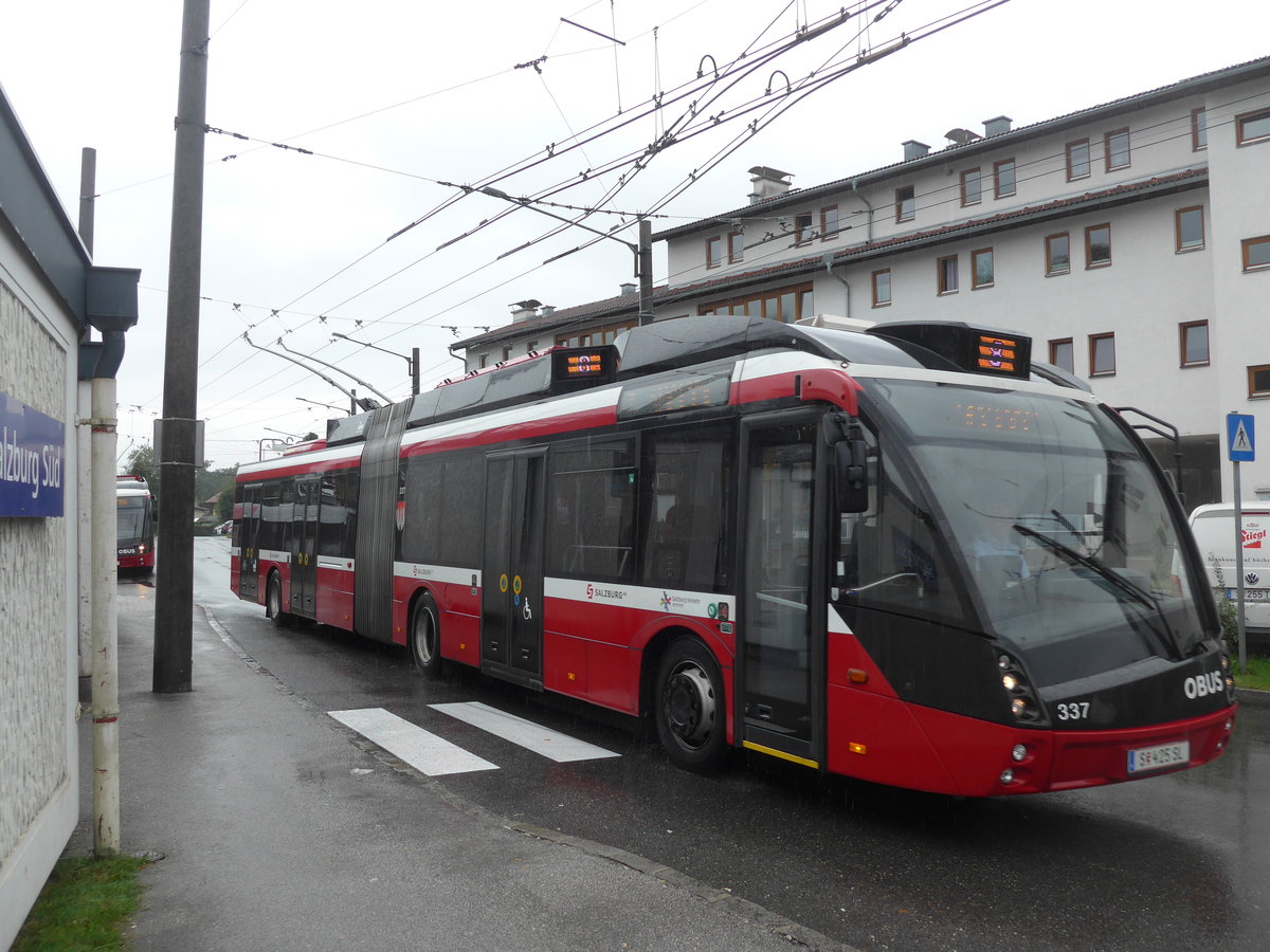 (197'460) - OBUS Salzburg - Nr. 337/S 425 SL - Solaris Gelenktrolleybus am 14. September 2018 beim Bahnhof Salzburg S�d