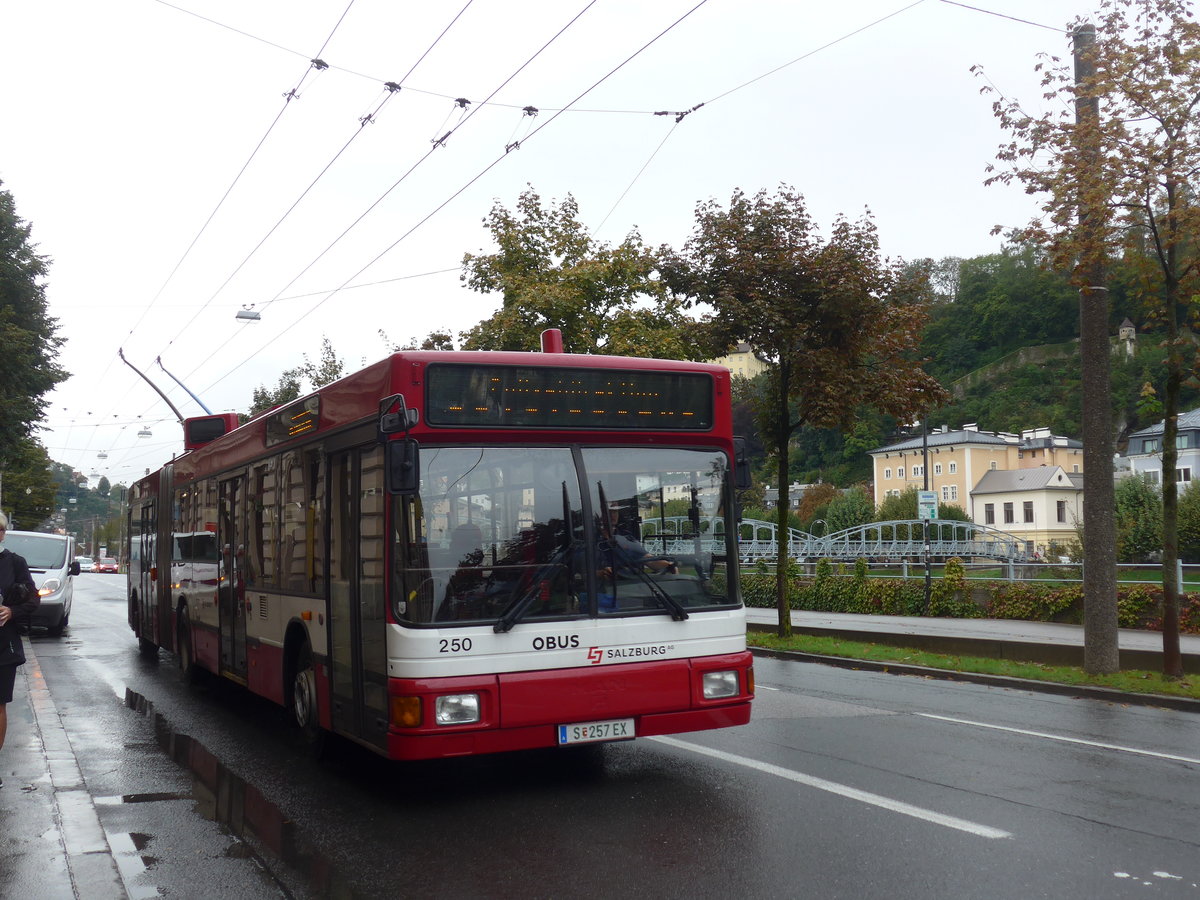 (197'484) - OBUS Salzburg - Nr. 250/S 257 EX - Gr�f&Stift Gelenktrolleybus (ex Nr. 9770) am 14. September 2018 in Salzburg, Mozartsteg