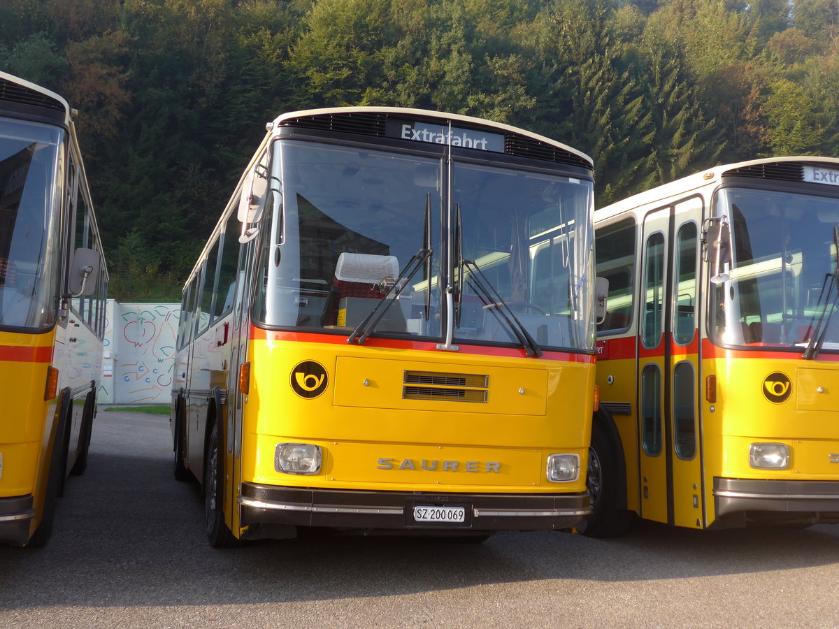 (197'982) - Inkamp, Altendorf - SZ 200'069 - Saurer/T�scher (ex Koch, Giswil; ex Selfors, Meiringen; ex P 24'236) am 30. September 2018 in Willisau, Altes Zeughaus