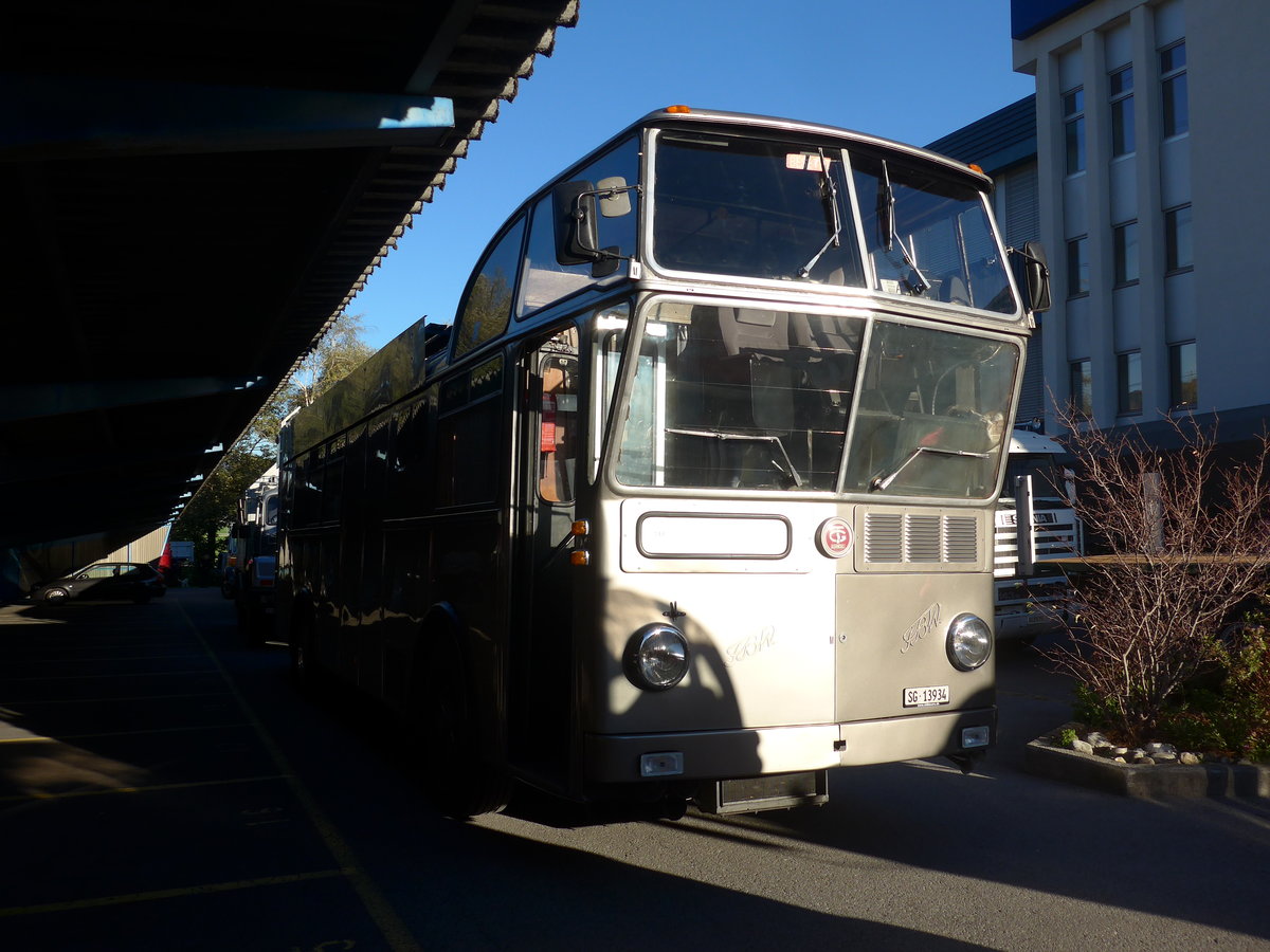 (198'132) - Schneider, Schmerikon - SG 13'934 - FBW/T�scher Hochlenker (ex Basler, Hofstetten; ex VBZ Z�rich Nr. 244) am 13. Oktober 2018 in Sch�nis, Bicoareal