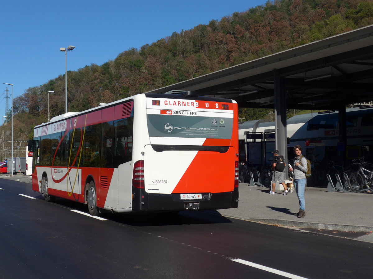 (198'238) - Niederer, Filzbach - Nr. 27/GL 41 - Mercedes am 13. Oktober 2018 beim Bahnhof Ziegelbr�cke