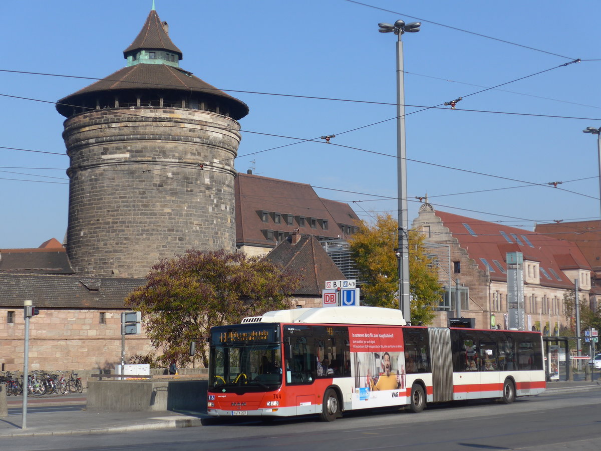(198'358) - VAG N�rnberg - Nr. 744/N-TX 207 - MAN am 17. Oktober 2018 beim Hauptbahnhof N�rnberg
