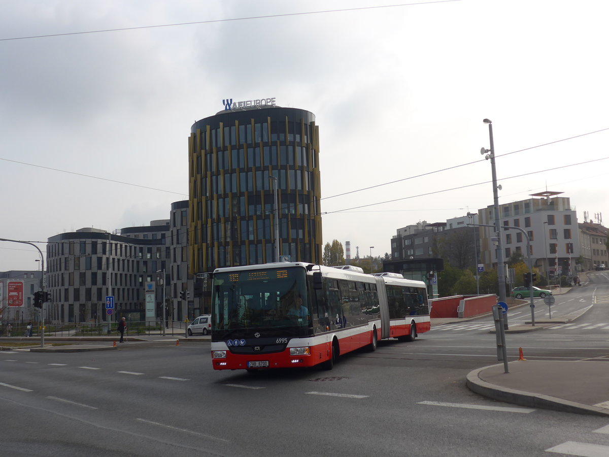 (198'548) - DPP Praha - Nr. 6995/7AB 6700 - SOR am 19. Oktober 2018 in Praha, N�draz� Veleslav�n