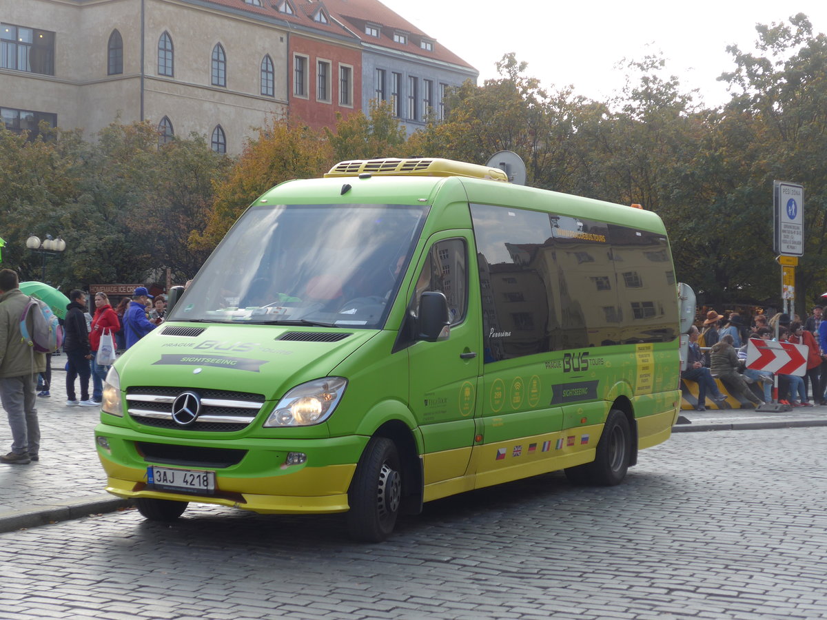 (198'885) - Vega Tour, Praha - 3AJ 4218 - Mercedes am 20. Oktober 2018 in Praha, Staromestsk� N�mest�