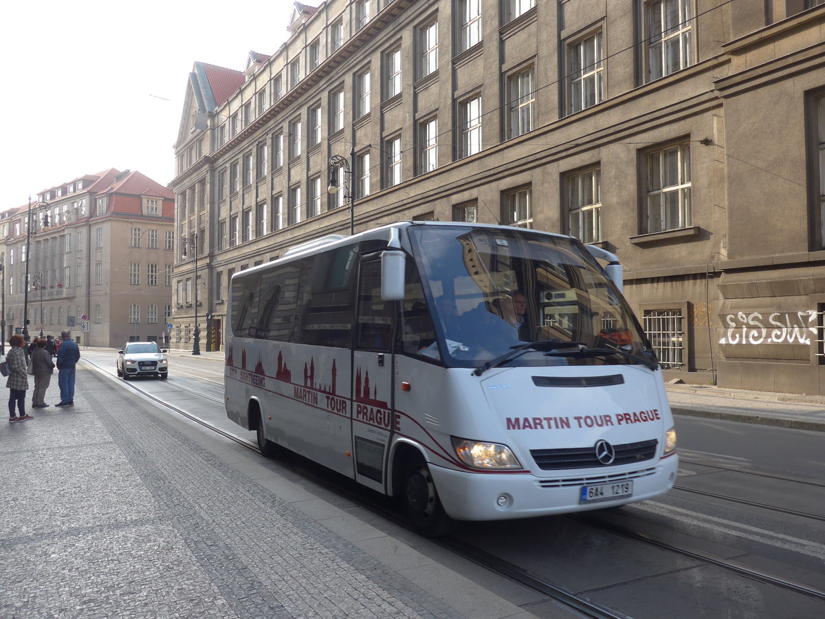 (198'892) - Martin Tour, Praha - 6A4 1219 - Mercedes/Aquila am 20. Oktober 2018 in Praha, Pr�vnick� Fakulta