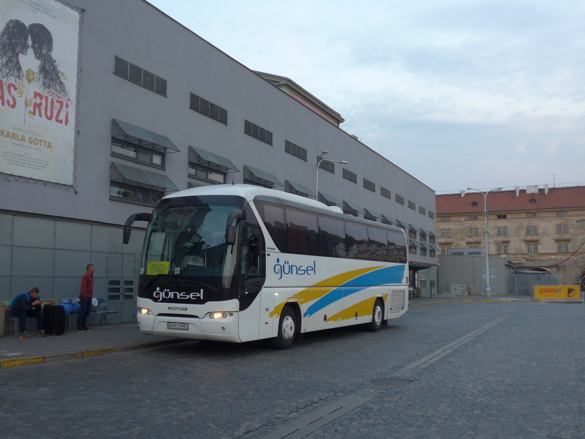 (198'931) - Aus der Ukraine: G�nsel, Kiew - AA 3329 MC - MAN am 20. Oktober 2018 in Praha, Florenc